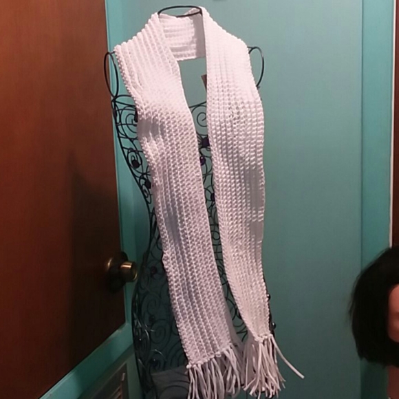 Handcrafted Scarf N Hat Set - Picture 5 of 5